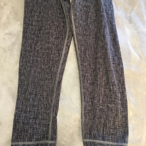 Adidas Cropped Athletic Leggings Size Small - Picture 4 of 8
